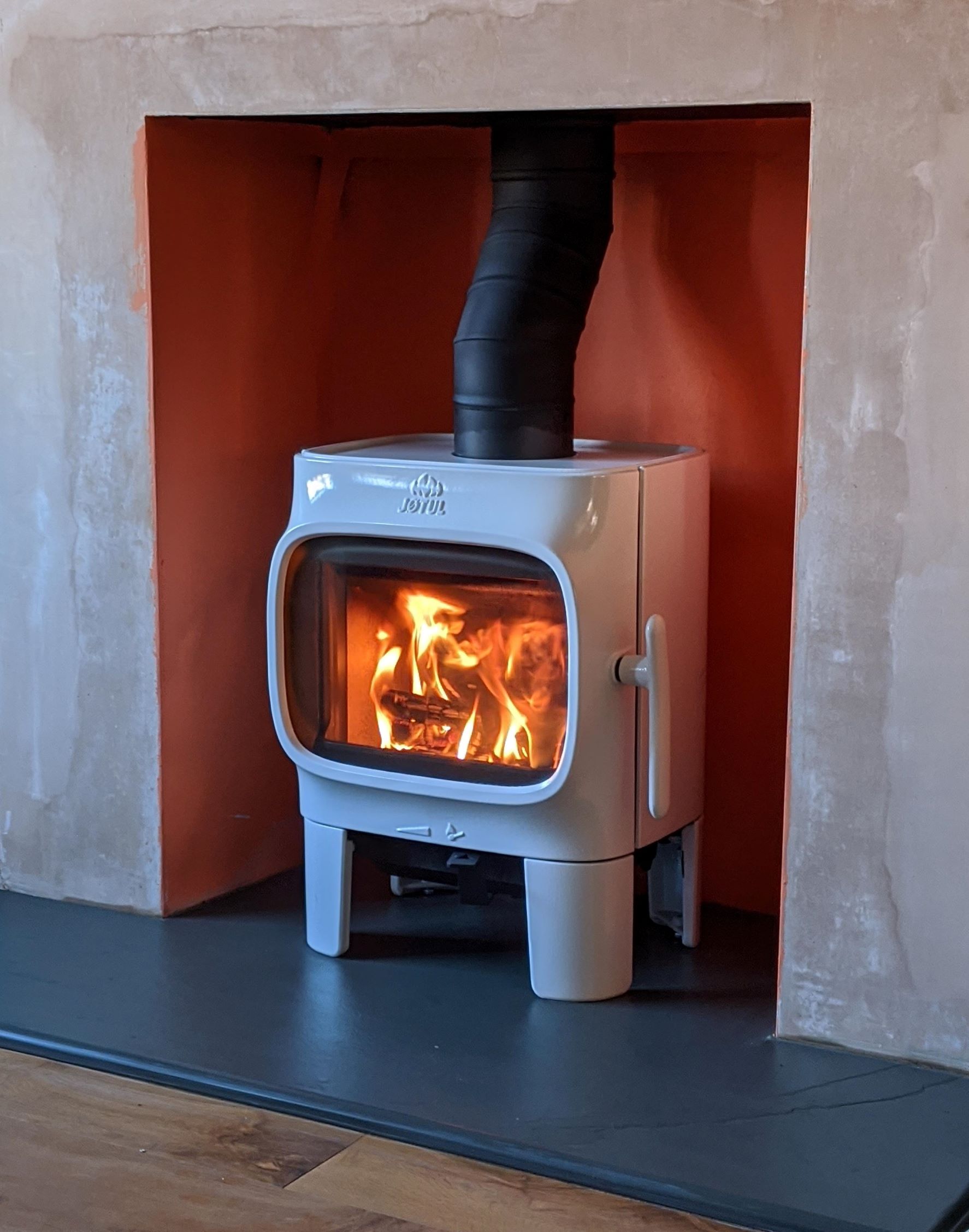 Jotul F105 Woodburner With Base